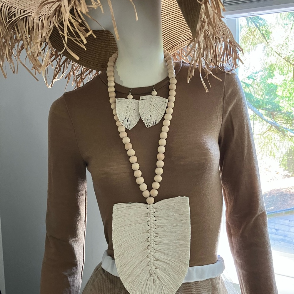 Elegant Cream Tassel Necklace and Earring Set.